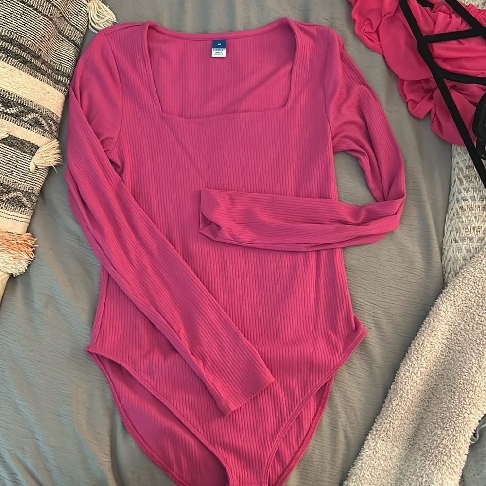 Comfortable and stylish square neck bodysuit!!